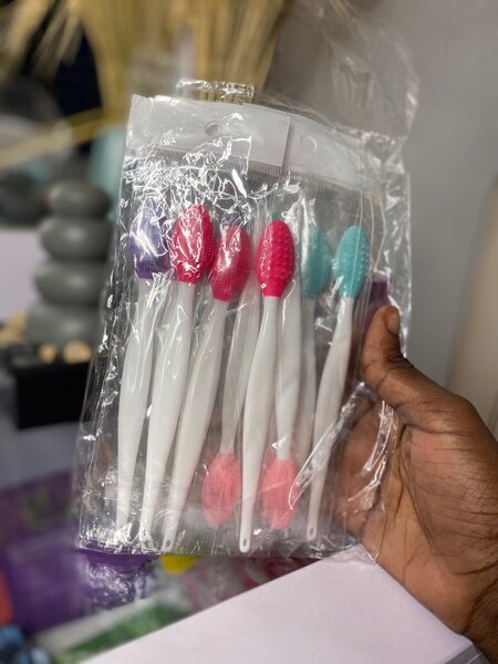 Lip brush