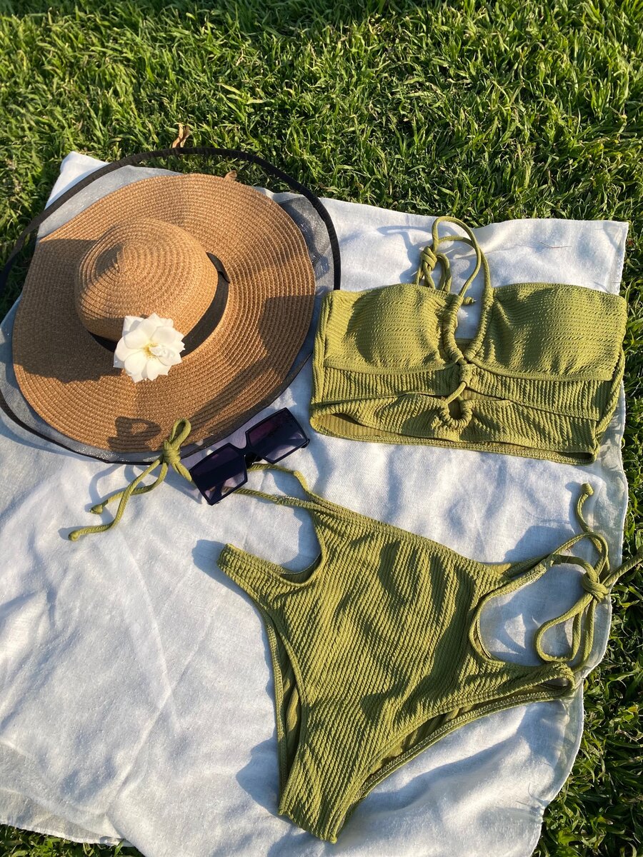 Bikini/ swimwear