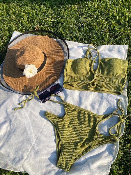 Bikini/ swimwear