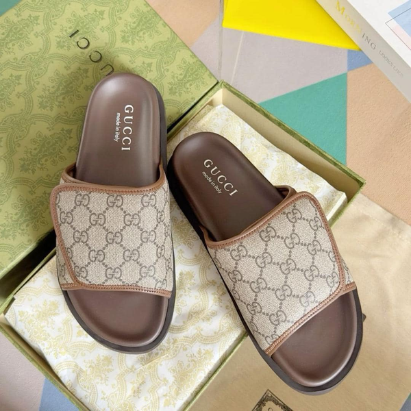 Claquettes beige