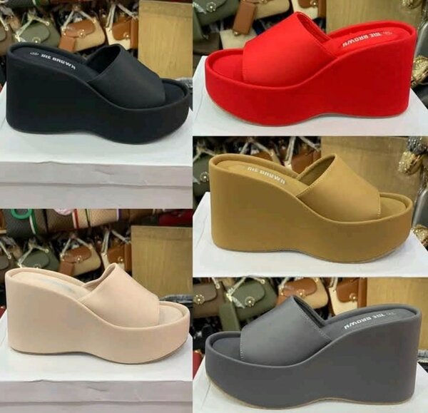 Sandales à talons compensés tendance