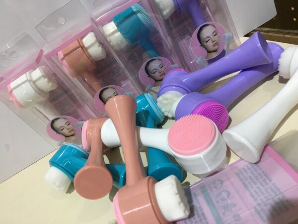 Face brush