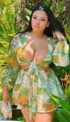 Robe d'été courte avec décolleté profond et manches longues imprimé fleuri vert