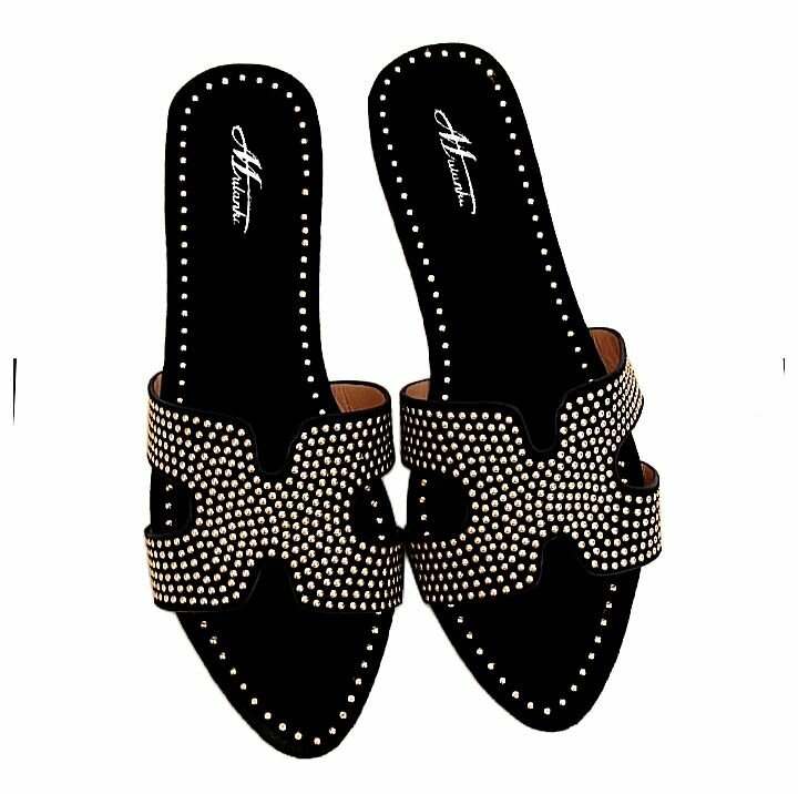 Tongs (Sandales pointure 39 disponible)