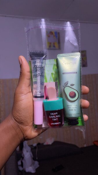 Ensemble de maquillage et soins