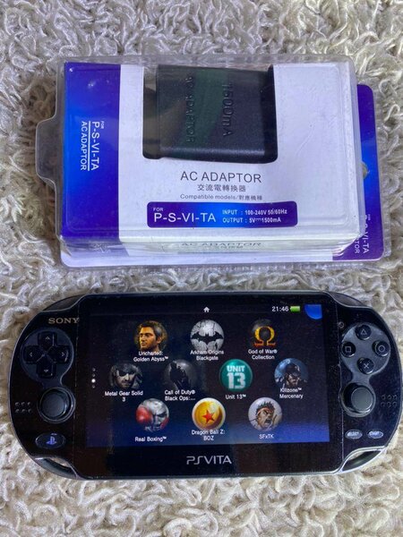 PS vita fat  occasion +20 jeux installés  - une pochettes