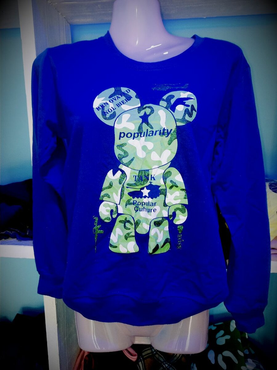 Sweatshirt