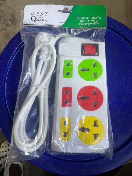 Multiprise électrique colorée