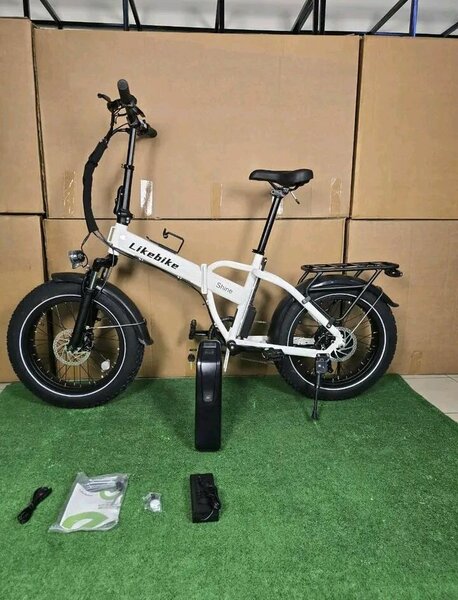 Vélo électrique pliable compact
