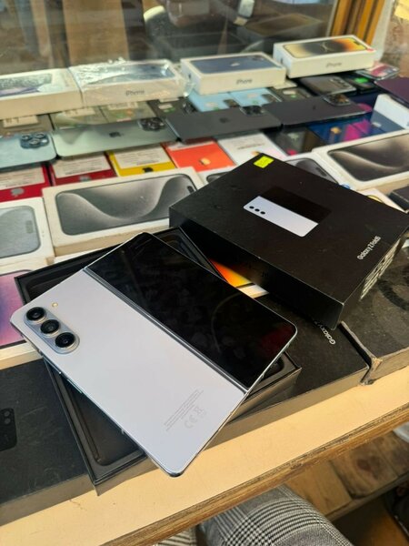 Samsung Galaxy z fold 5 256/12 giga ram