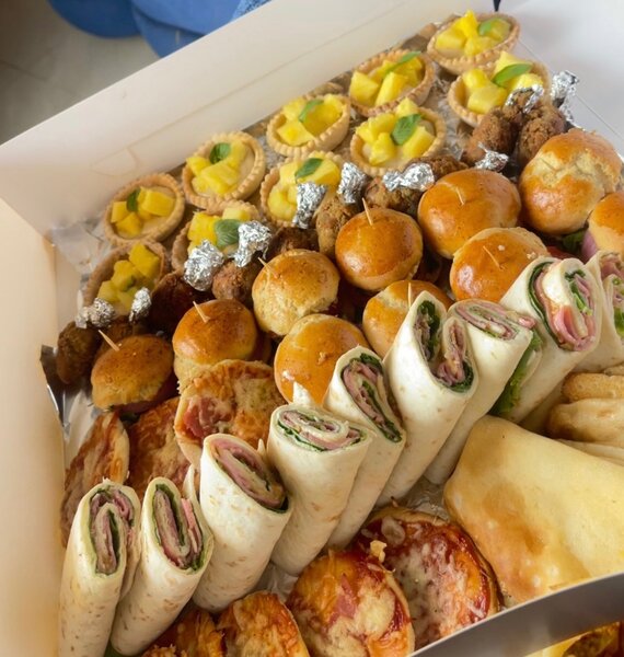 Assortiment de Charcuteries et Bouchées Gourmandes
