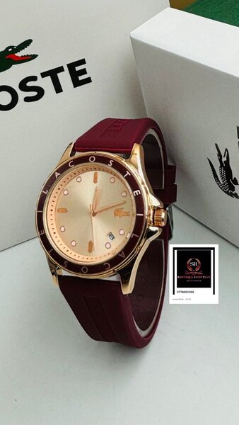 Montre Lacoste  bracelet  100% en gomme avec sa boîte