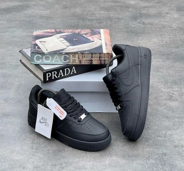 NIKE AIRFORCE BLACK