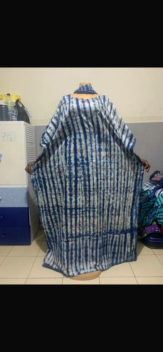 Robe disponible a 8000fr