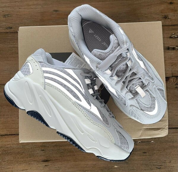 ADIDAS BOST