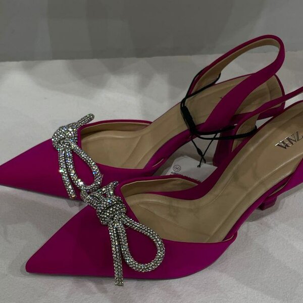V HEELS