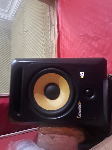 KRK ROKIT 8