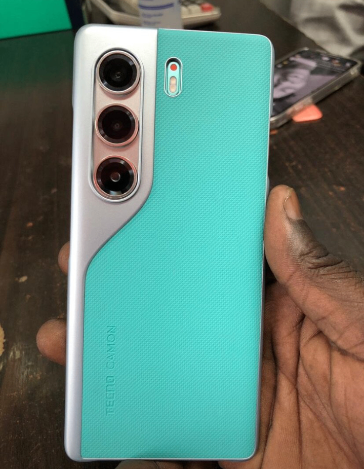 TECNO CAMON 40