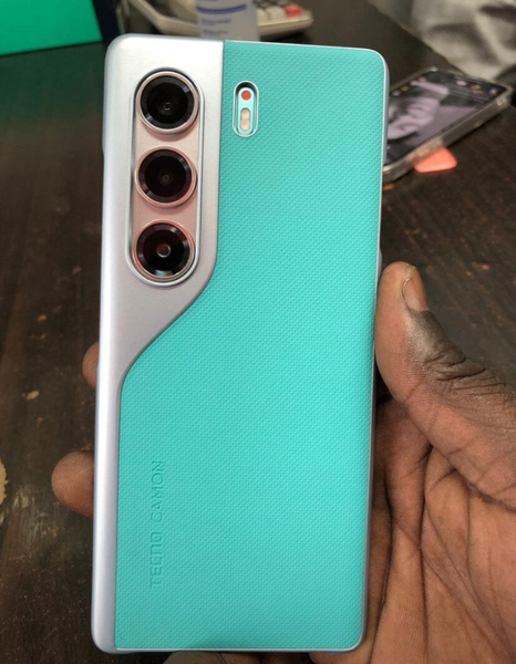 TECNO CAMON 40