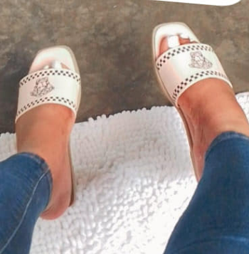  Slippers