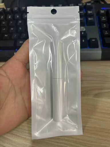 Earpiece and arirpod cleaner