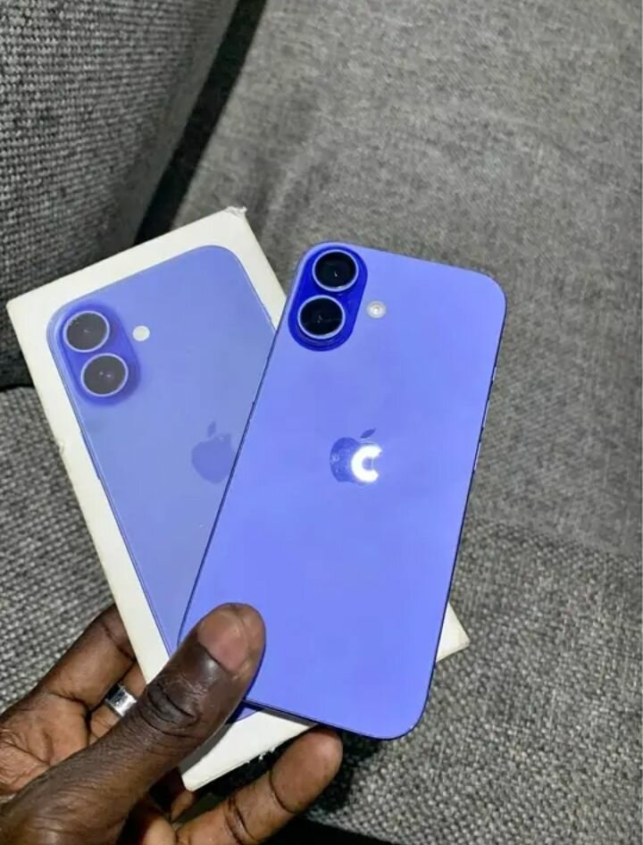 iPhone 16 Bleu Clair