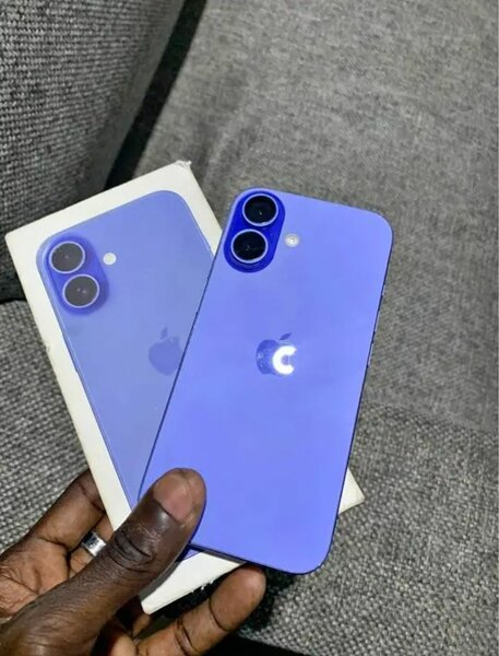 iPhone 16 Bleu Clair