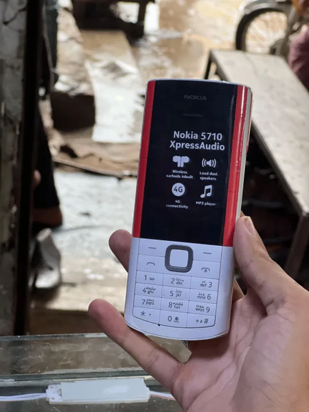 New Nokia 5710 XpressAudio White