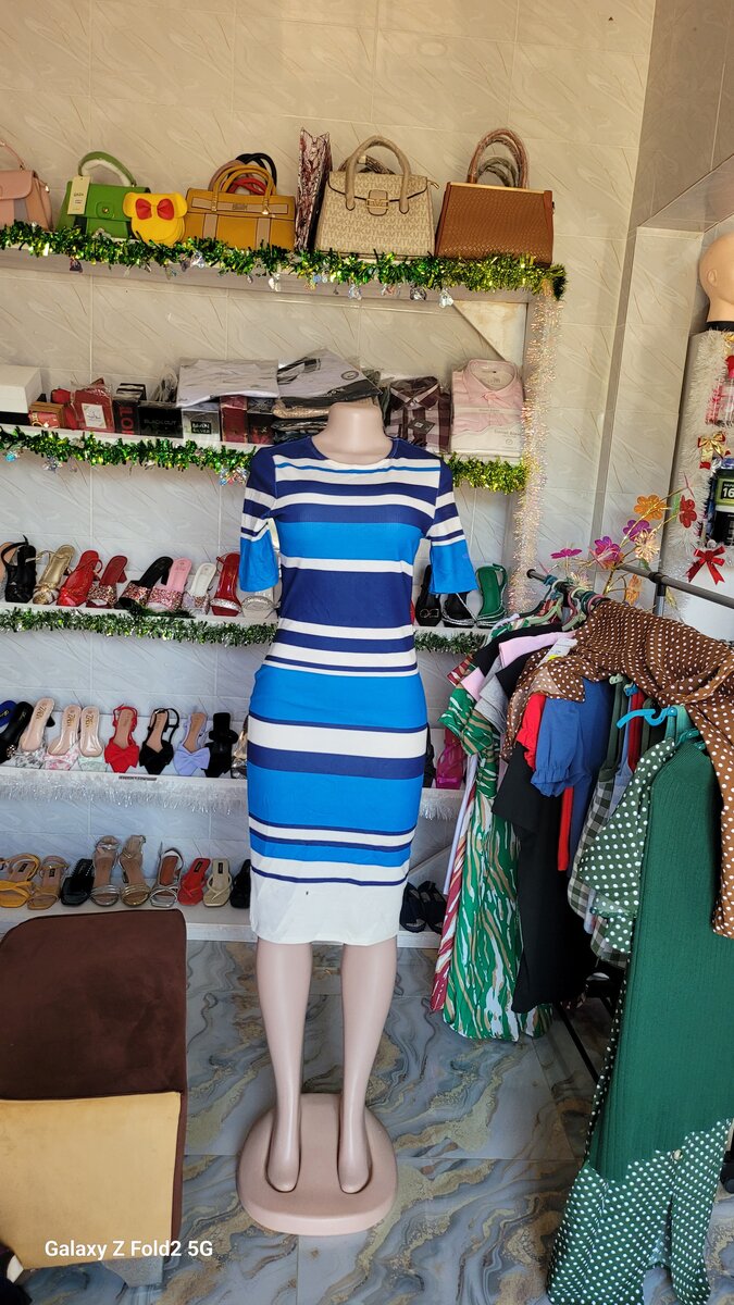 Robe rayée bleu blanc élégante