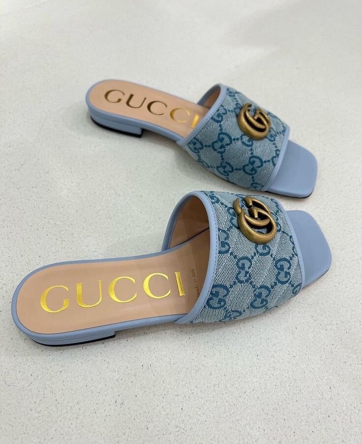 Ladies slippers
