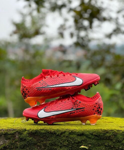 Soccer boots