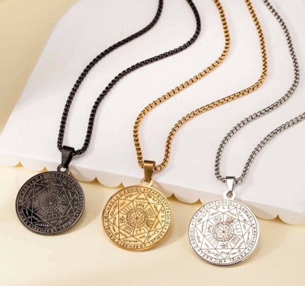 Collier pendentif croix