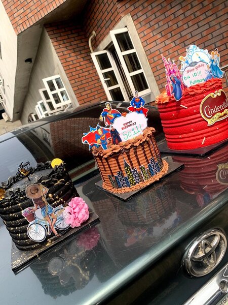 Cakes and flowers