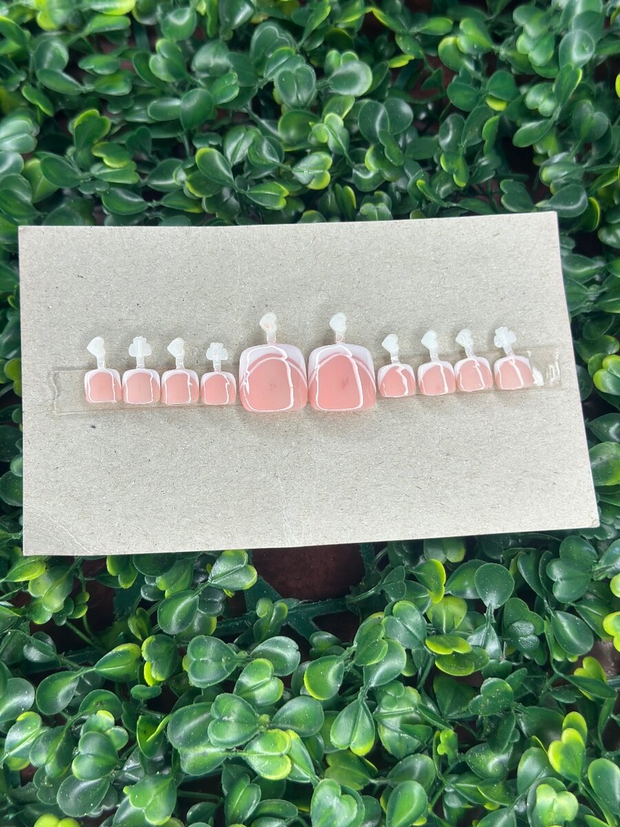 Press on Nail pied