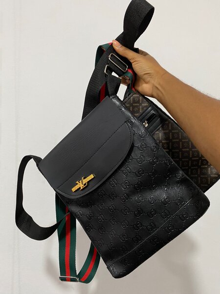 Cross arm bag