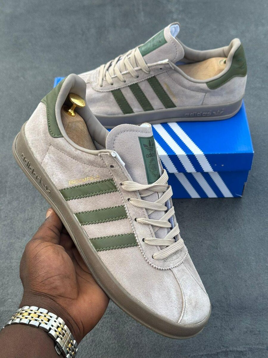 CHAUSSURES ADIDAS