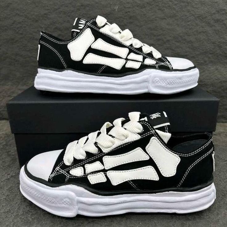 Baskets tendance noir et blanc