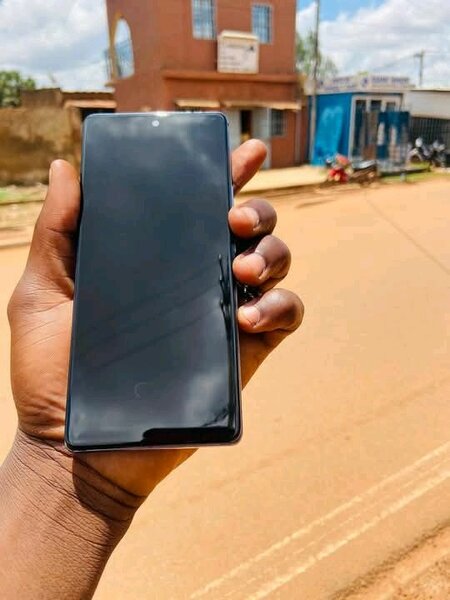 Smartphone TECNO moderne