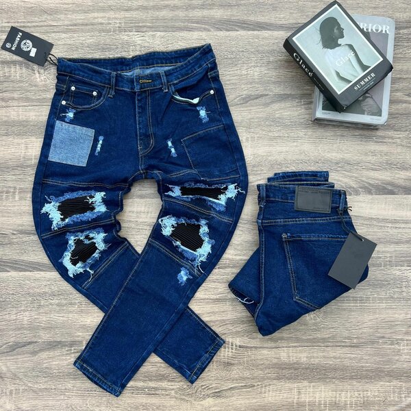 Stock jeans tra