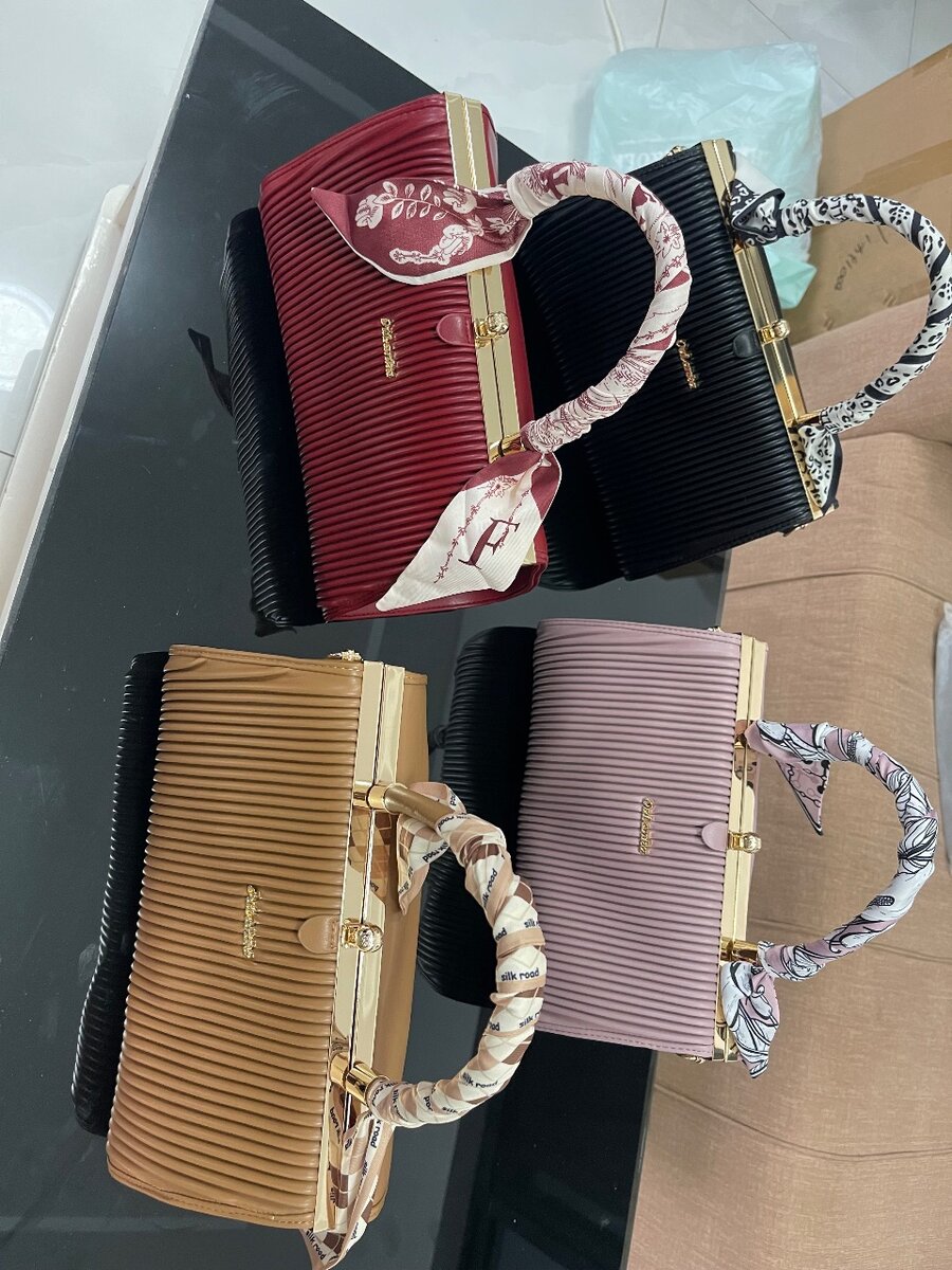 Sacs à main élégants avec foulard