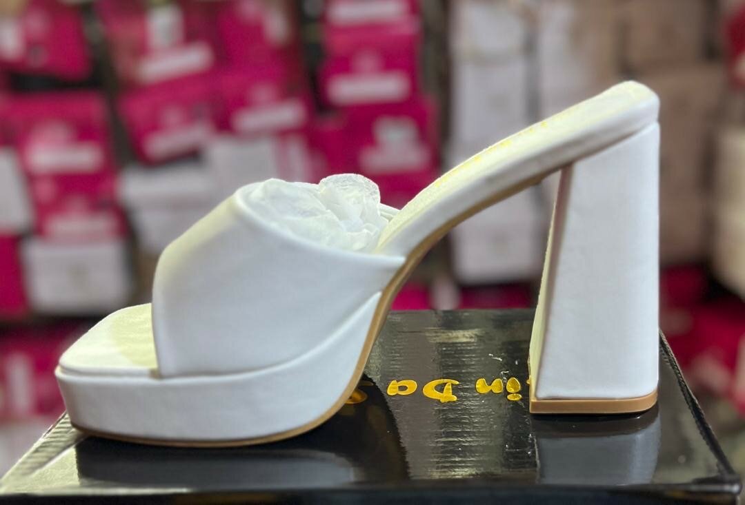 Chic mules