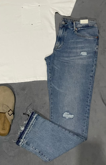 Jeans size 32