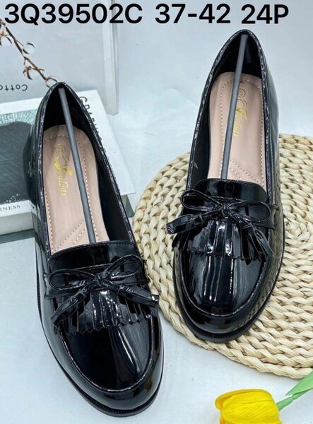 Ladies shoes