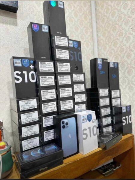 Vente de téléphones et ordinateur portables