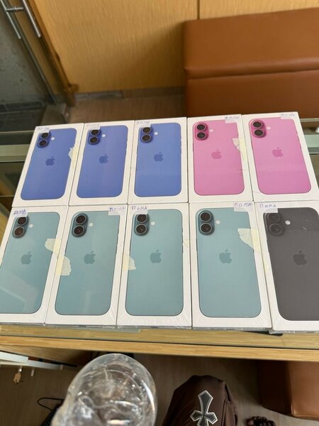 iPhone 16 simple