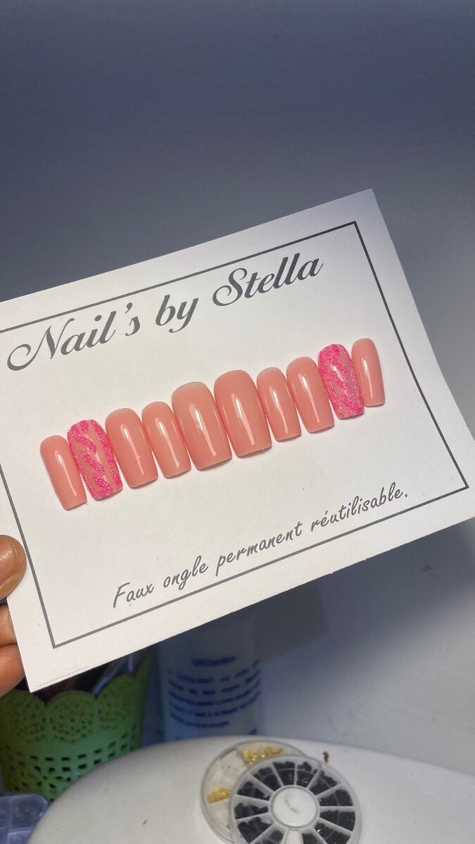 Press on nails