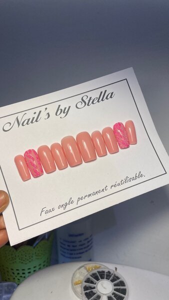 Press on nails