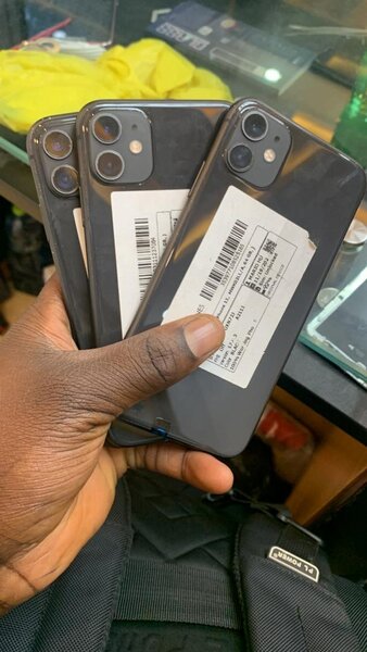 iPhone 11 64gig Reduced to clear 3700