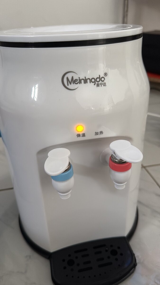 Distributeur d'eau portable compact