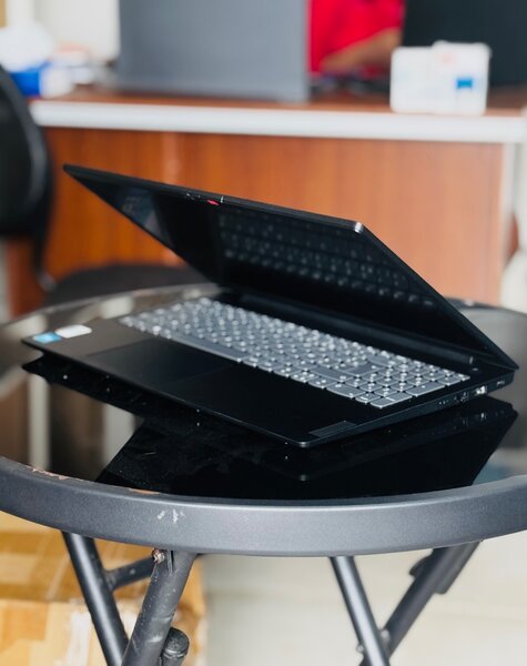 Lenovo v15